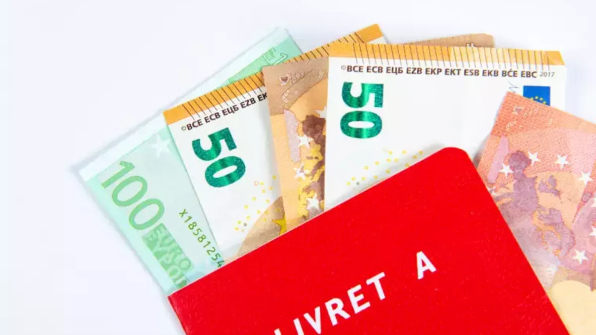 Investir sur le Livret A ou sur des SCPI